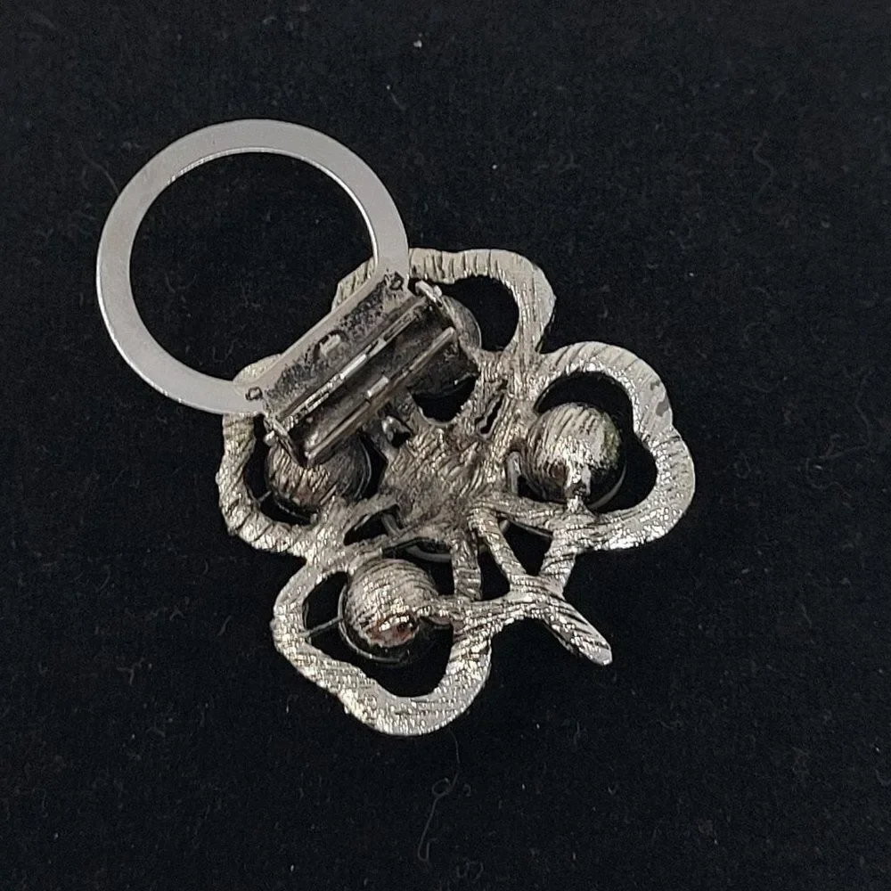 Vintage Four Leaf Clover Fur Clip Scarf Clip Silver Tone Faux Pearl Lucky‎